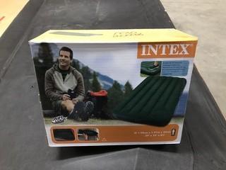 New Intex Twin Size Air Mattress w/ Built in Foot Pump