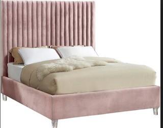 Fuiloro Velvet Upholstered Platform Bed, Queen