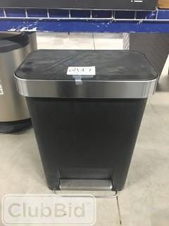 30 Gallon Step Refuse Bin