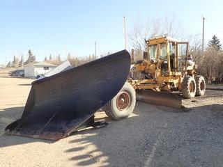 1979 Champion 740A Motor Grader. Diesel engine, 14.00R24 Tires, V-Plow, Snow Wing, Scarifier, Chains, Showing 958hrs. SN 23144-1184. **NOTE: RUNNING CONDITION, REQUIRES TRANSMISSION REPAIR- LOCATED IN MILK RIVER**