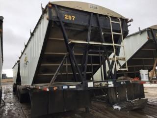 2015 Lode King Super B  Tridem Axle 28' Lead and Tandem Axle 30' Pup Grain Trailers. 66,000lbs Axles, 11R24.5 Tires, Steel Budd Wheels, Air Ride Suspension, Tire Max Air System, Tarps, 2 Hoppers. VIN 2LDHG2838FF060522(Lead VIN) 2LDHG3029FF060523(Pup VIN) **LOCATED IN SEXSMITH**