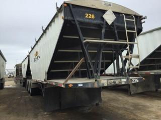 2015 Lode King Super B  Tridem Axle 28' Lead and Tandem Axle 30' Pup Grain Trailers. 66,000lbs Axles, 11R24.5 Tires, Steel Budd Wheels, Air Ride Suspension, Tire Max Air System, Tarps, 2 Hoppers. VIN 2LDHG2838FF059094(Lead VIN) 2LDHG3029FF059095(Pup VIN) **LOCATED IN SEXSMITH**