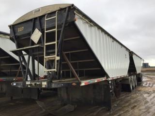 2015 Lode King Super B  Tridem Axle 28' Lead and Tandem Axle 30' Pup Grain Trailers. 66,000lbs Axles, 11R24.5 Tires, Steel Budd Wheels, Air Ride Suspension, Tire Max Air System, Tarps, 2 Hoppers. VIN 2LDHG2833FF059343(Lead VIN) 2LDHG3024FF059344(Pup VIN) **LOCATED IN SEXSMITH**