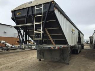 2015 Lode King Super B  Tridem Axle 28' Lead and Tandem Axle 30' Pup Grain Trailers. 66,000lbs Axles, 11R24.5 Tires, Steel Budd Wheels, Air Ride Suspension, Tire Max Air System, Tarps, 2 Hoppers. VIN 2LDHG2832FF060077(Lead VIN) 2LDHG3023FF060078(Pup VIN) **LOCATED IN SEXSMITH**