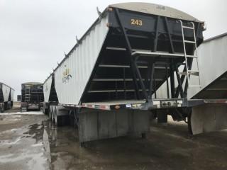 2015 Lode King Super B  Tridem Axle 28' Lead and Tandem Axle 30' Pup Grain Trailers. 66,000lbs Axles, 11R24.5 Tires, Steel Budd Wheels, Air Ride Suspension, Tire Max Air System, Tarps, 2 Hoppers. VIN 2LDHG2834FF060114(Lead VIN) 2LDHG3025FF060115(Pup VIN) **LOCATED IN SEXSMITH**