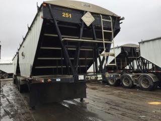 2015 Lode King Super B  Tridem Axle 28' Lead and Tandem Axle 30' Pup Grain Trailers. 66,000lbs Axles, 11R24.5 Tires, Steel Budd Wheels, Air Ride Suspension, Tire Max Air System, Tarps, 2 Hoppers. VIN 2LDHG2831FF060362(Lead VIN) 2LDHG3022FF060363(Pup VIN) **LOCATED IN SEXSMITH**