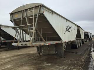 2013 Lode King Super B  Tridem Axle 28' Lead and Tandem Axle 30' Pup Grain Trailers. 66,000lbs Axles, 11R24.5 Tires, Steel Budd Wheels, Air Ride Suspension, Front Lift Axles, Tarps, 2 Hoppers. VIN 2LDHG2833DF055578(Lead VIN) 2LDHG3024DF055579(Pup VIN) **LOCATED IN SEXSMITH**
