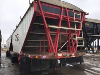 2011 Lode King Super B  Tridem Axle 28' Lead and Tandem Axle 30' Pup Grain Trailers. 66,000lbs Axles, 11R24.5 Tires, Steel Budd Wheels, Air Ride Suspension, Front Lift Axles, Tarps, 2 Hoppers. VIN 2LDHG2832BF051342(Lead VIN) 2LDHG3023BF051343(Pup VIN) **LOCATED IN SEXSMITH**