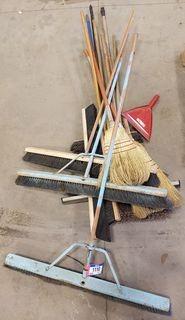 Lot of Brooms. **LOCATED IN SEXSMITH**