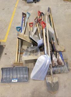 Lot of Shovels. **LOCATED IN SEXSMITH**