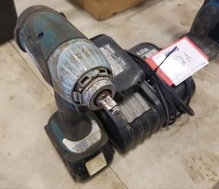 Makita 18V Cordless Impact w/Charger. ** LOCATED IN SEXSMITH**