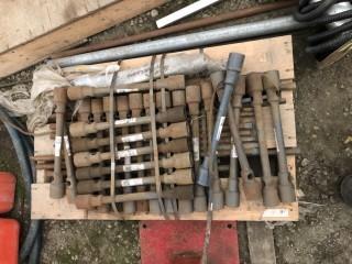 Lot of Tarp and Bottom Shoot Drive Shafts. **LOCATED IN SEXSMITH*