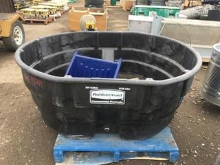 Rubbermaid 300 Gal Plastic Livestock Water Tank.