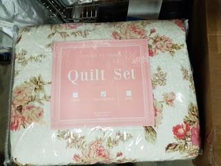 Finely Stitched Quilt Set - Full/Queen