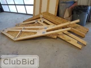 Lot of 12 Trusses.