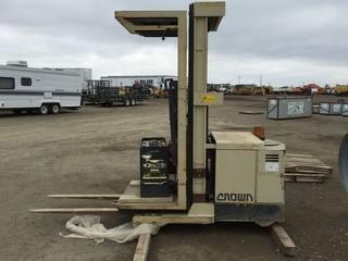 Crown 30SP36TT Electric  Pallet Forklift.