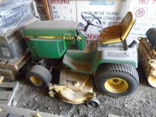 John Deere 420 Lawn Tractor c/w 42" Mowing Deck. S/N M00420X595189.