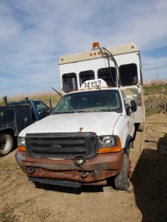 2001 Ford F-550 16 Passenger Crew Bus c/w V10, A/T, 14' Body, Showing 072511 KMS. VIN # 1FDAF57S71EB04170 *Needs Repairs*