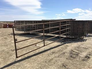 24' Free Standing Livestock Panel c/w 15' Gate