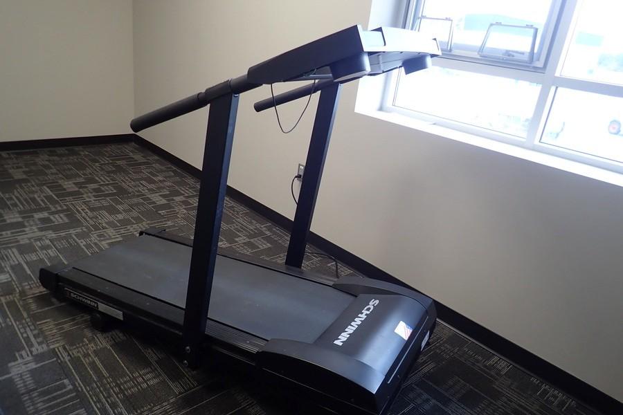 Schwinn discount 835p treadmill