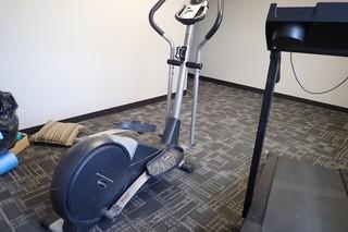 FreeSpirit Cardio Cross Trainer 800 Elliptical Machine.