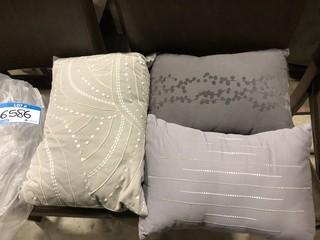 Set Of 3 Throw Pillows