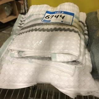 Lot Assorted Towels 