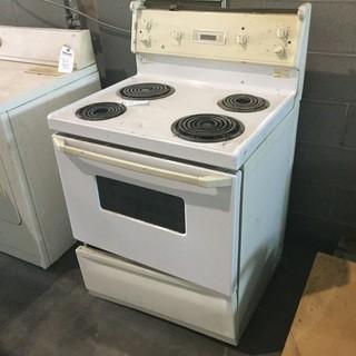 GE 4 Burner Stove *LOCATED AT FRONTIER MECHANICAL*