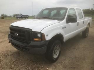 2006 Ford F350  XL 4X4 Super Duty Crew Cab Truck, Triton V10, 6.8L. S/N 1FTWW31Y46EC52117. *LOCATED AT THE EDMONTON REGIONAL AUCTION CENTRE* 
*Not Running, Need Repairs* 