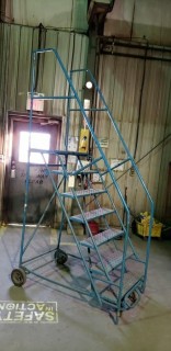 7ft Mobile Warehouse Ladder