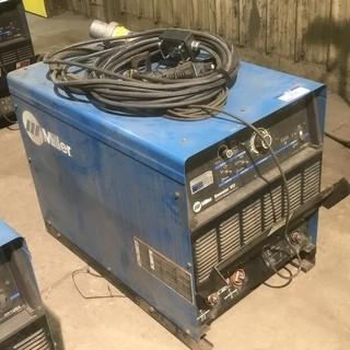 Miller Dimension 652 CC/CV DC Welding Power Source C/w Remote SN LH170496C